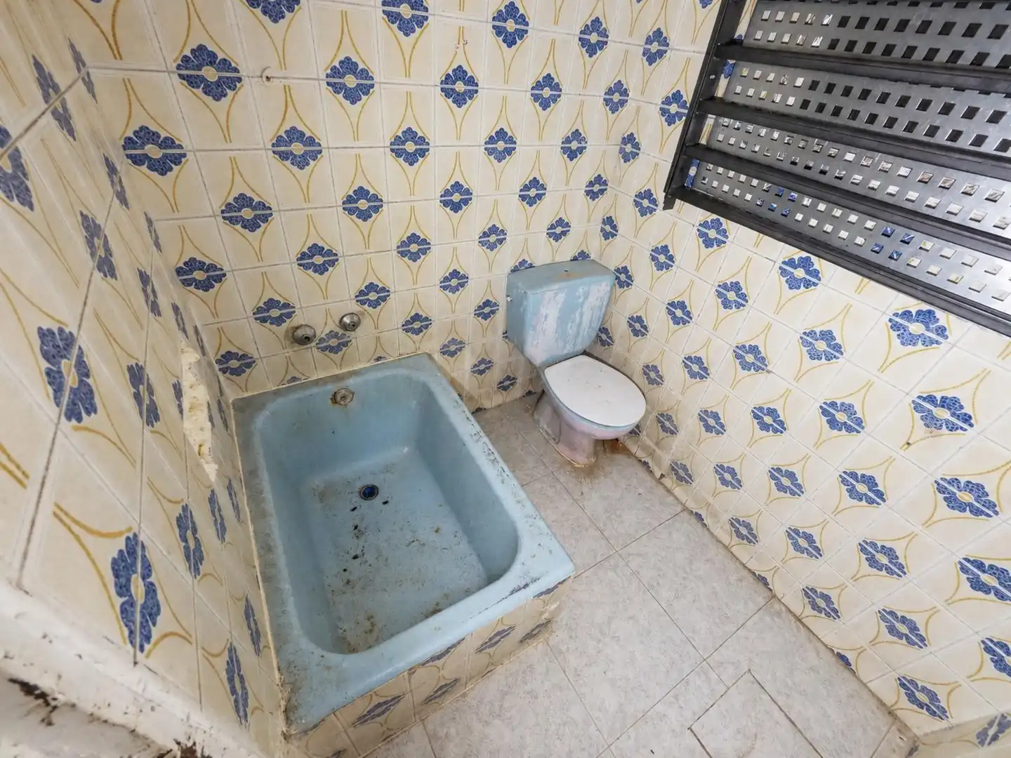 Bathroom of Flat for sale in Llevant