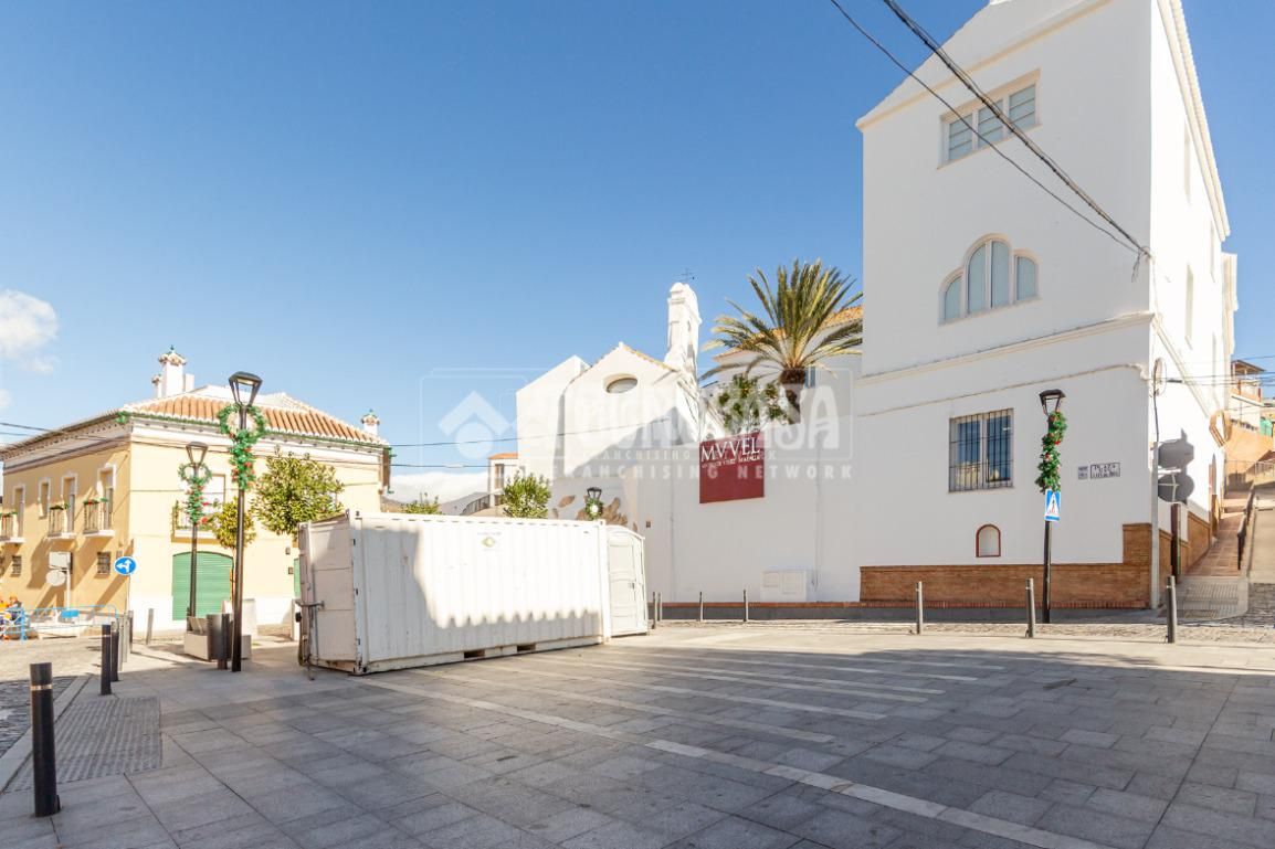 Vista exterior de Casa adosada en venda en Vélez-Málaga amb Terrassa