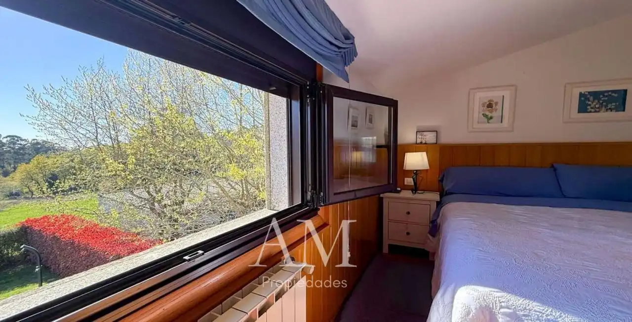 Habitación de Casa o chalet en venta en Vigo  con Calefacción, Jardín privado y Terraza