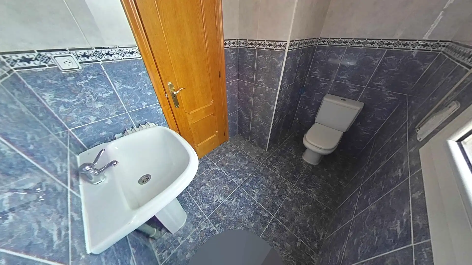 Badezimmer von Wohnung zum Verkauf in Bembibre mit Heizung und Balkon