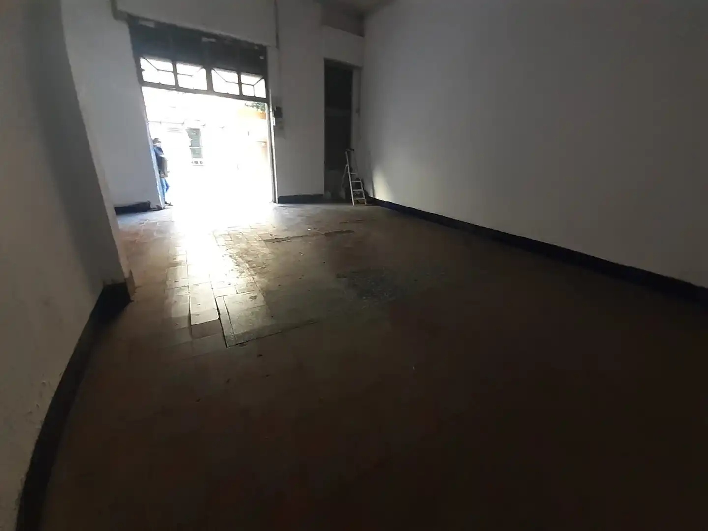 Local comercial de lloguer a Ronda del Millars, imagen 2