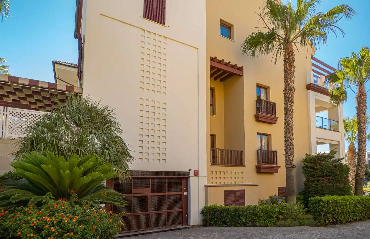 Exterior view of Flat for rent in Sotogrande  with Air Conditioner, Heating and Terrace