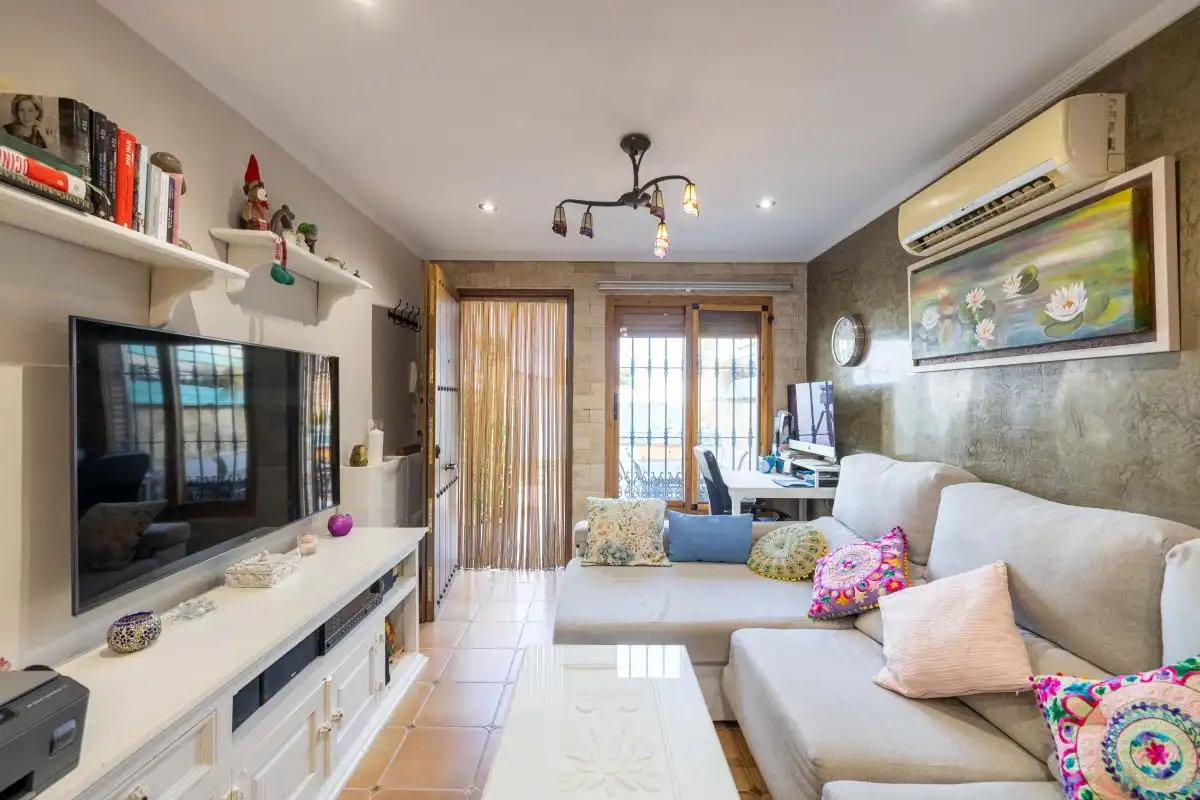 Sala d'estar de Casa o xalet en venda en Torremolinos amb Aire condicionat, Calefacció i Jardí privat
