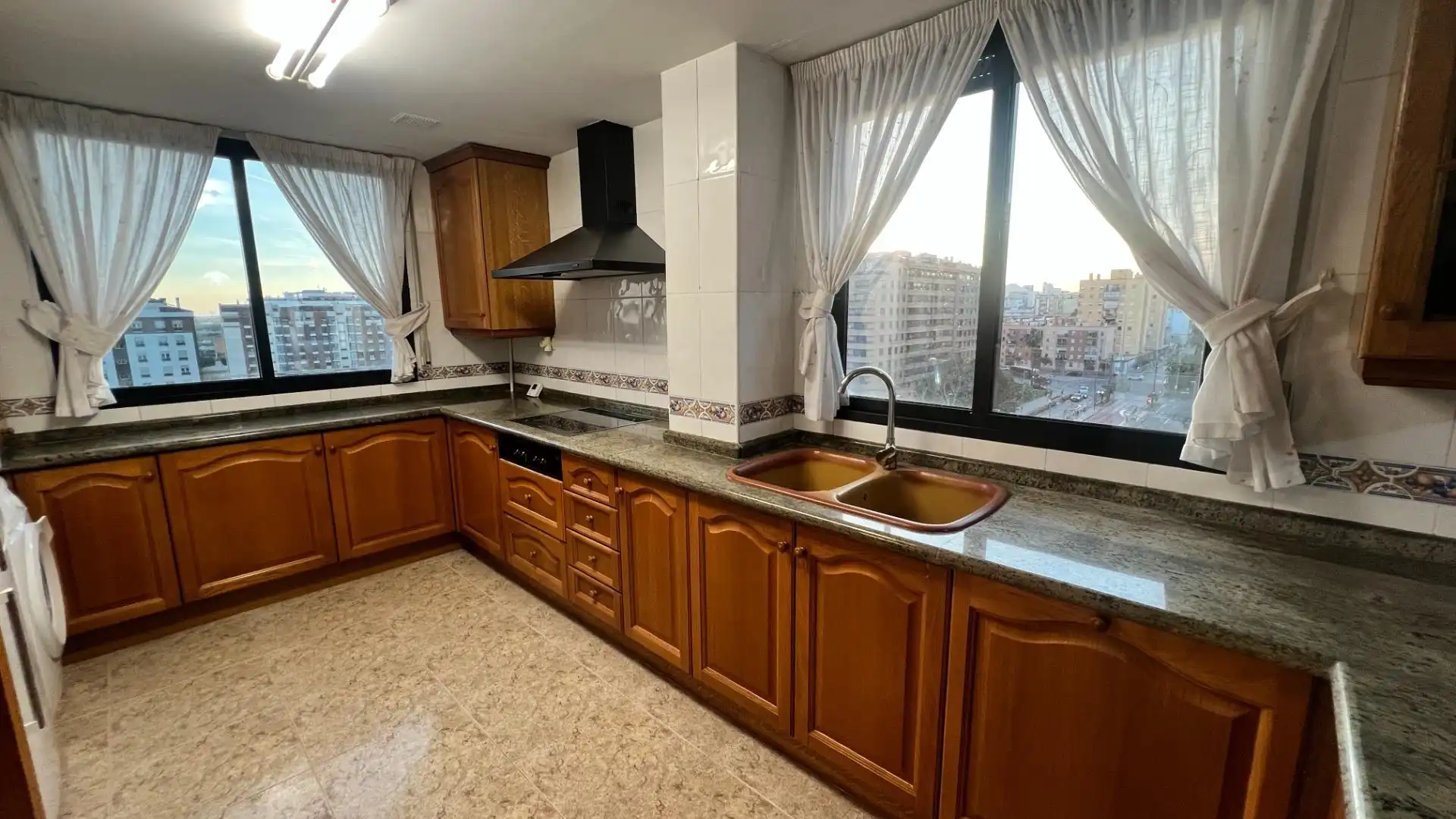 Cuina de Àtic en venda en Castellón de la Plana / Castelló de la Plana amb Aire condicionat, Calefacció i Terrassa