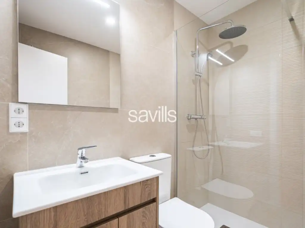 Bathroom of Apartments for sale in Barcelona  with Air Conditioner and Balcony