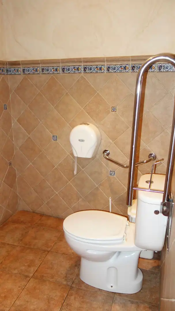 Badezimmer von Geschaftsraum zum Verkauf in Motril mit Klimaanlage und Möbliert