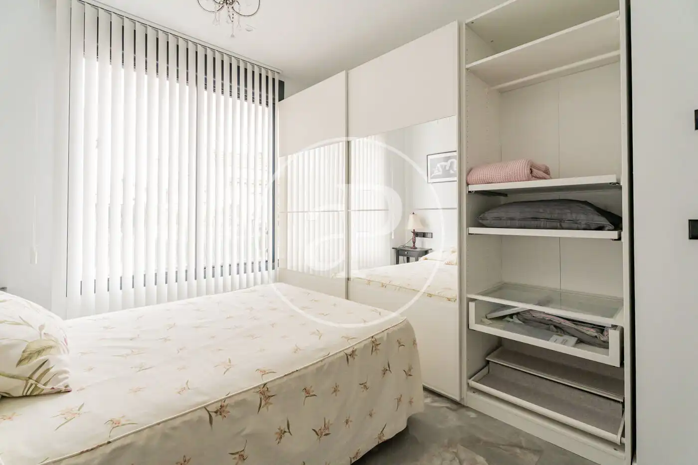 Habitación de Casa adosada en venta en Pozuelo de Alarcón con Aire acondicionado, Calefacción y Jardín privado