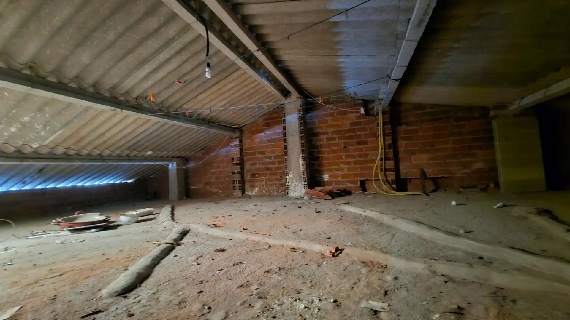 Buildings for sale in Cee