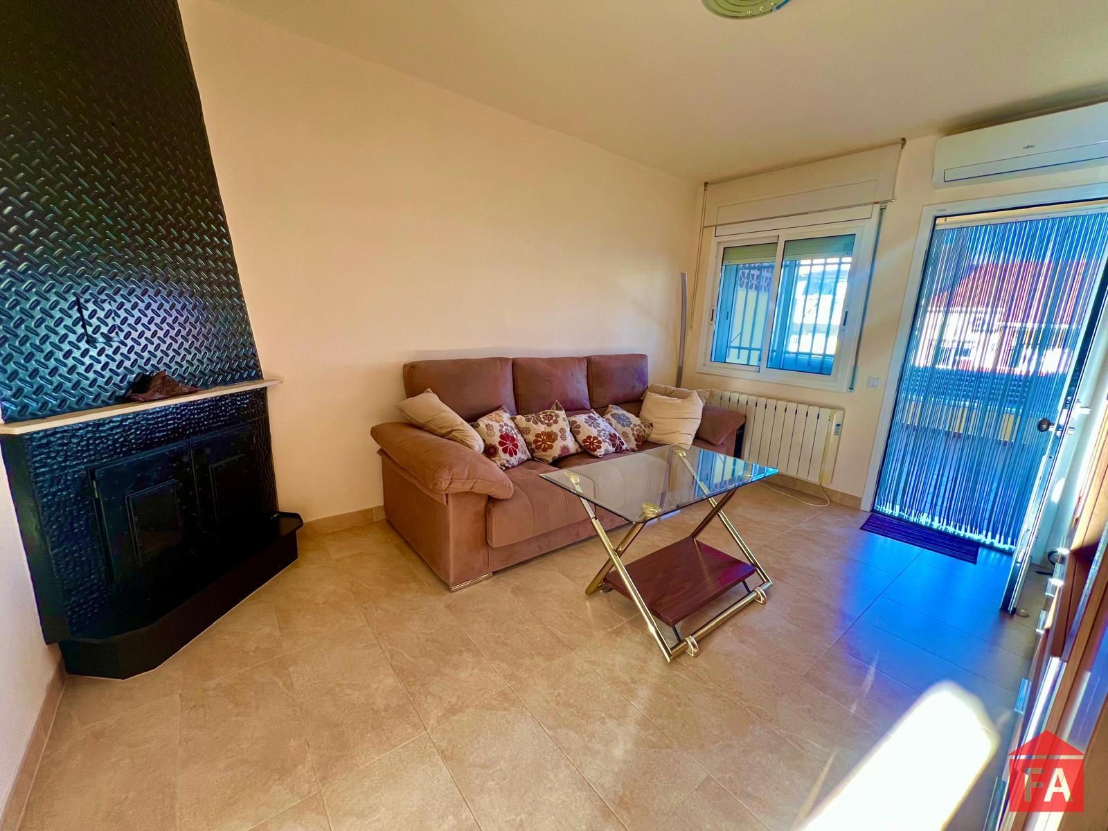 Sala de estar de Casa adosada en venta en Albinyana con Aire acondicionado, Terraza y Trastero