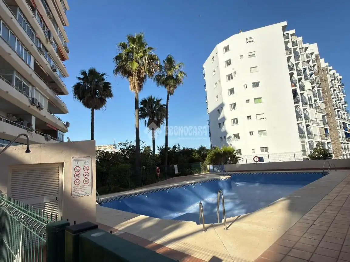 Swimming pool of Study for sale in Benalmádena