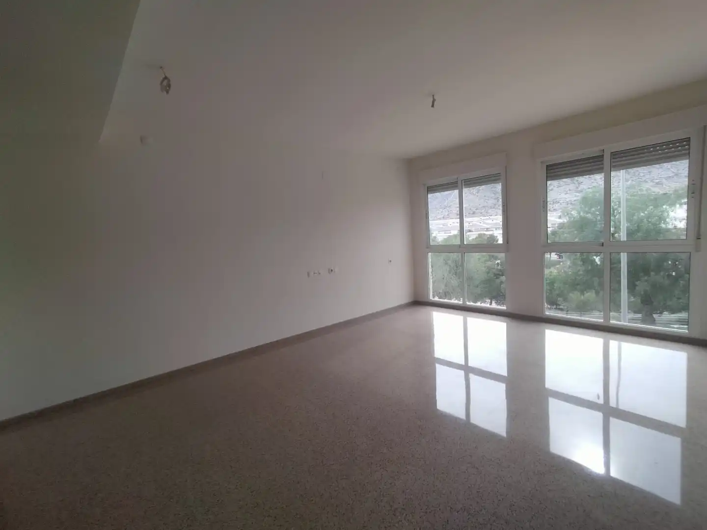 Sala de estar de Dúplex en venta en Elda con Calefacción, Trastero y Balcón