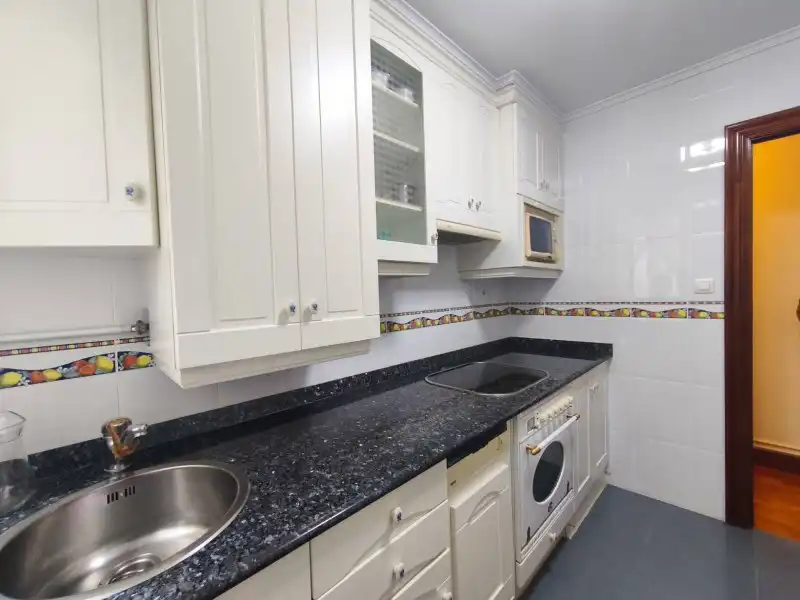 Cocina de Piso en venta en Santander con Calefacción, Jardín privado y Parquet