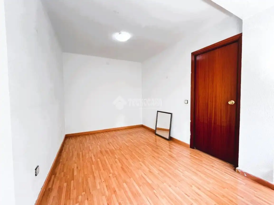 Piso en venta en L'Hospitalet de Llobregat con Parquet y Alarma