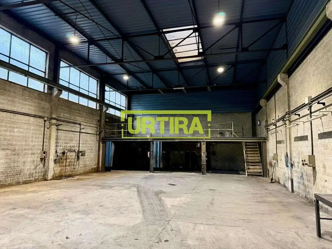 Vista exterior de Nau industrial en venda en Hernani