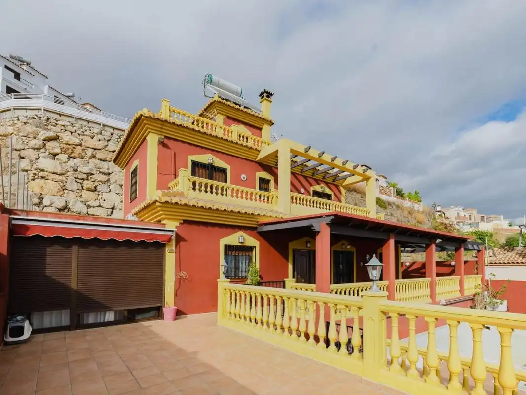 Vista exterior de Casa o xalet en venda en Torrox amb Aire condicionat, Calefacció i Jardí privat