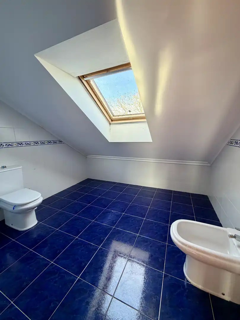 Baño de Casa adosada en venta en Penagos con Calefacción, Jardín privado y Terraza
