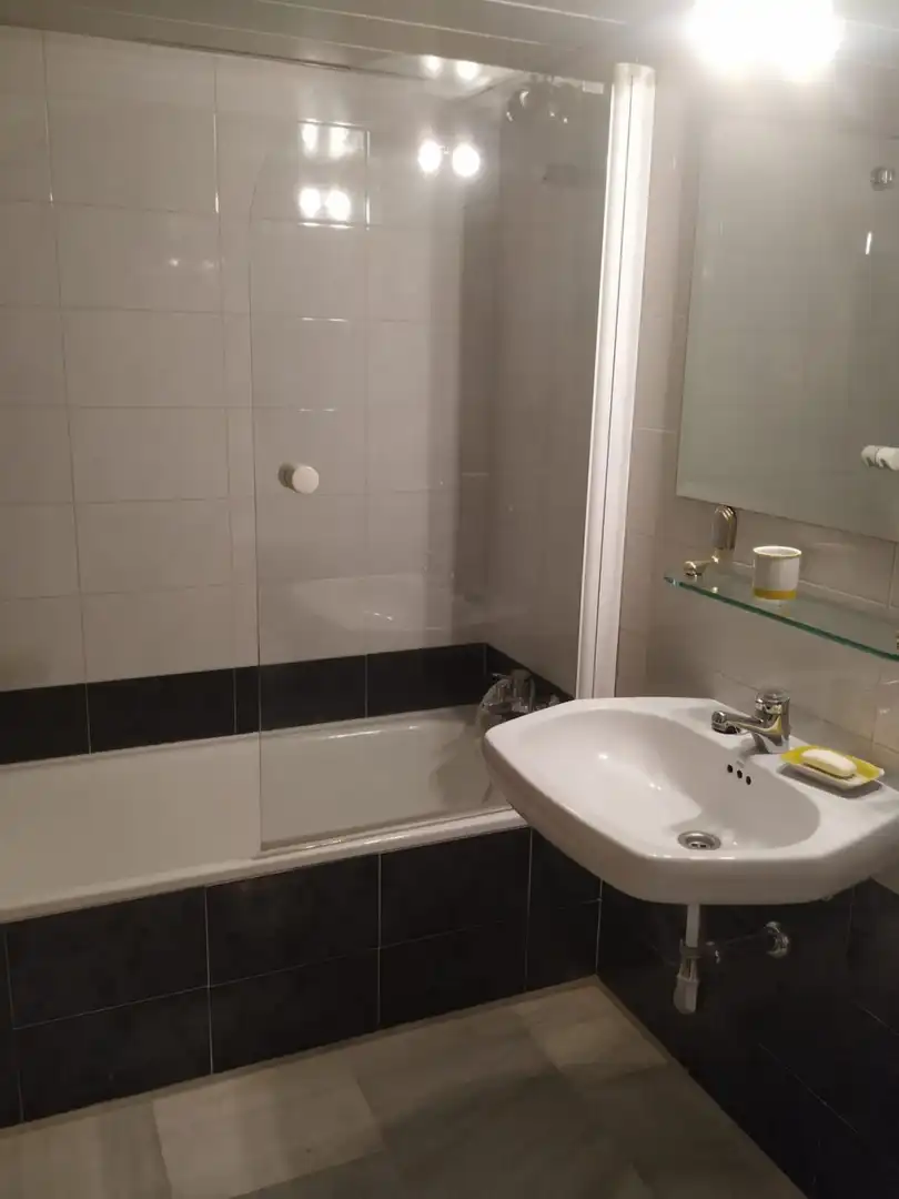 Badezimmer von Wohnung zur Miete in Córdoba mit Heizung und Möbliert