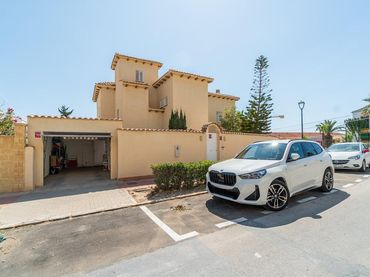 Casa con balcone in vendita a La Mata