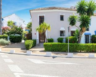 Exterior view of Single-family semi-detached for sale in Marbella  with Air Conditioner, Terrace and Swimming Pool