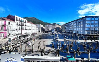 Vista exterior de Pis en venda en Santoña amb Balcó