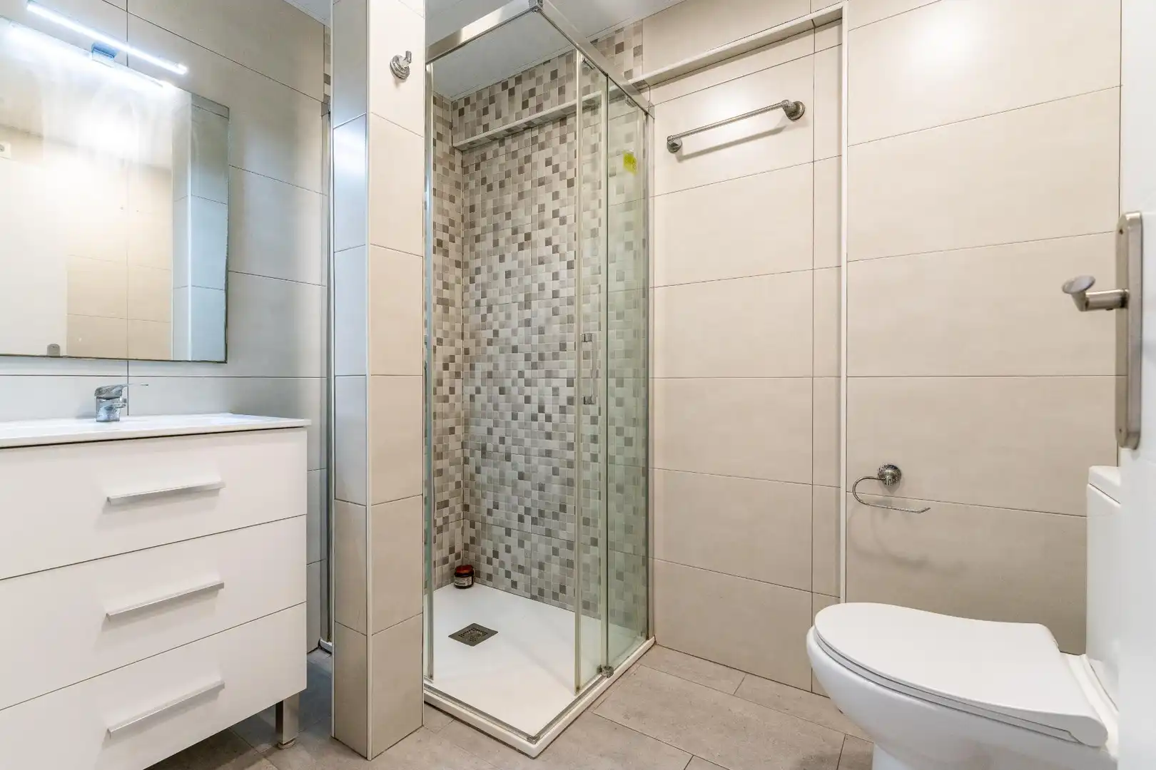 Badezimmer von Wohnungen zum Verkauf in Salou mit Privatgarten, Terrasse und Gemeinschaftspool