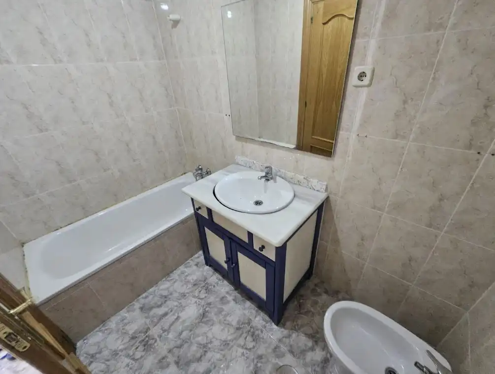 Baño de Piso en venta en Torres de la Alameda con Calefacción y Trastero
