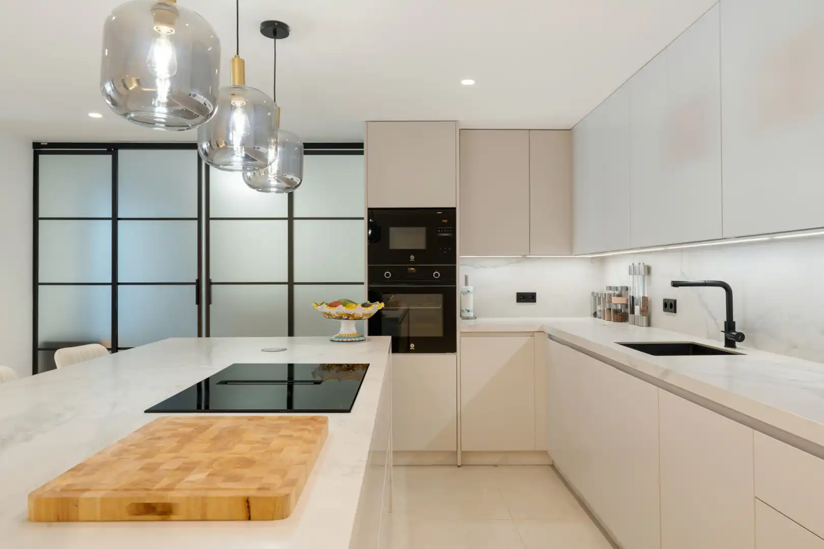 Cocina de Apartamento en venta en Marbella con Aire acondicionado, Terraza y Trastero