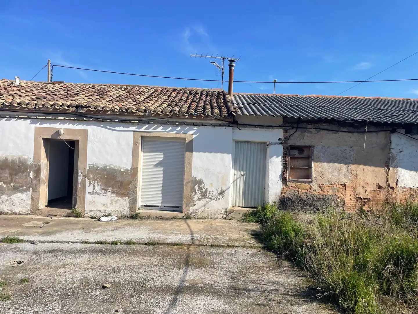 Vista exterior de Casa adosada en venda en  Logroño amb Jardí privat