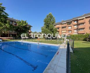 Swimming pool of Flat to rent in Majadahonda  with Parquet flooring, Terrace and Storage room