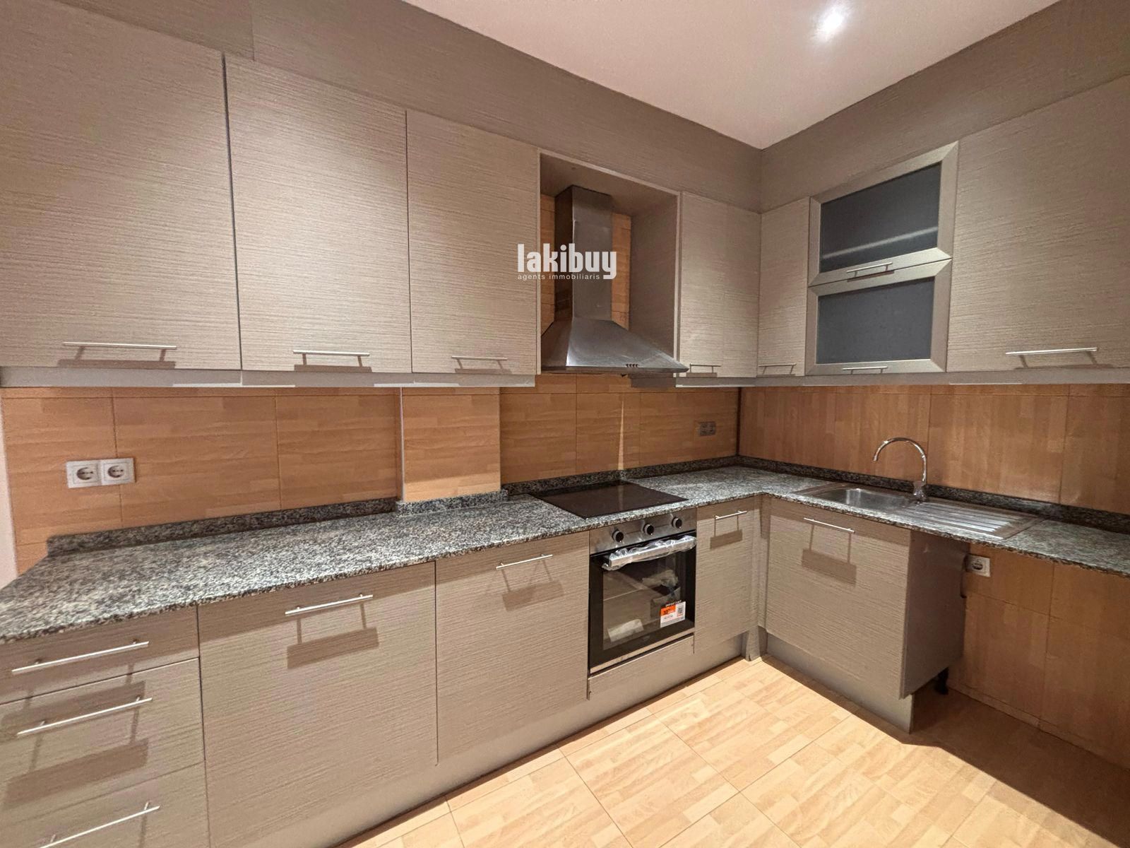 Cuina de Pis en venda en Tàrrega amb Calefacció, Terrassa i Traster