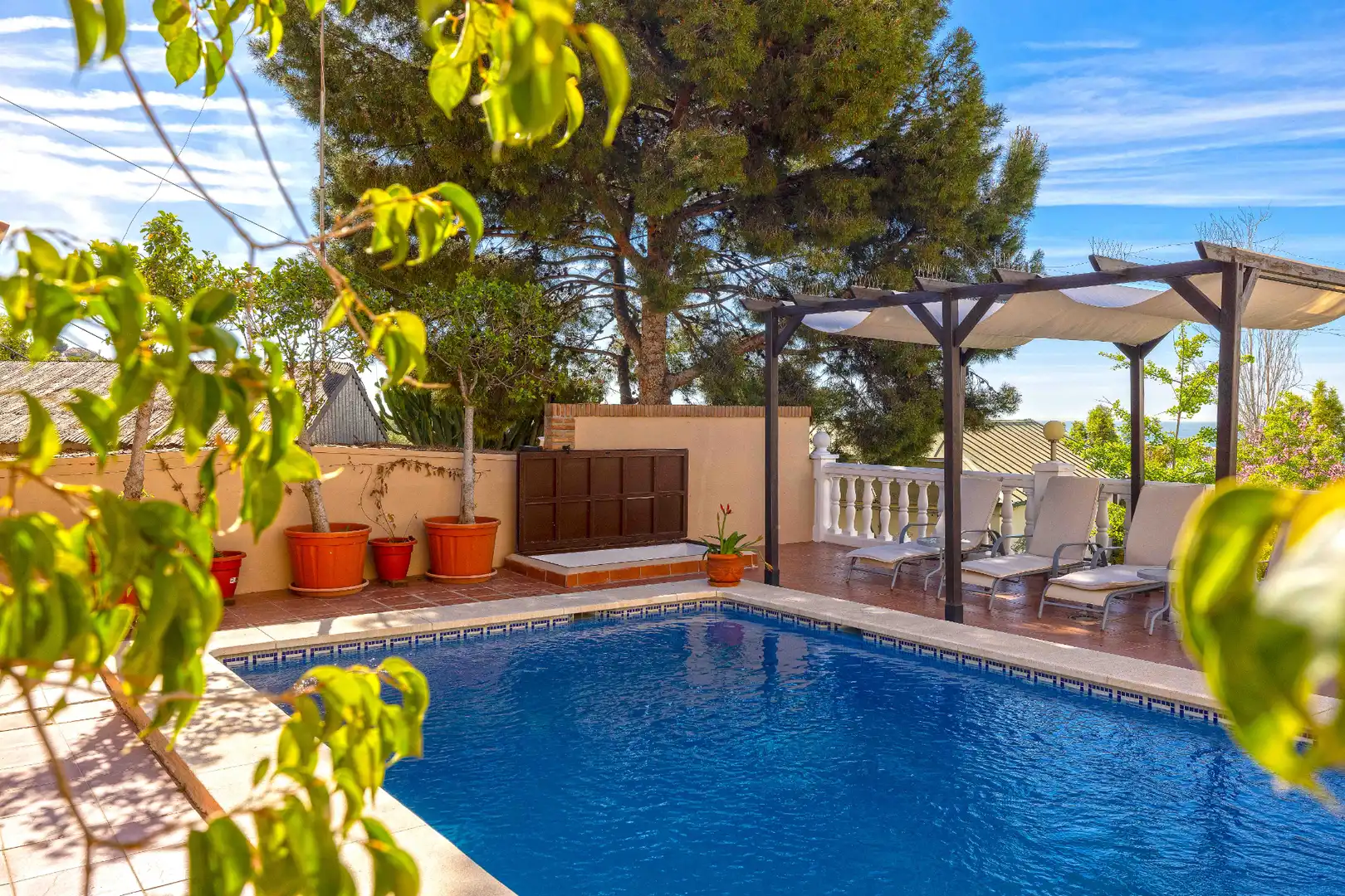 Piscina de Casa o xalet en venda en Málaga amb Aire condicionat, Calefacció i Jardí privat
