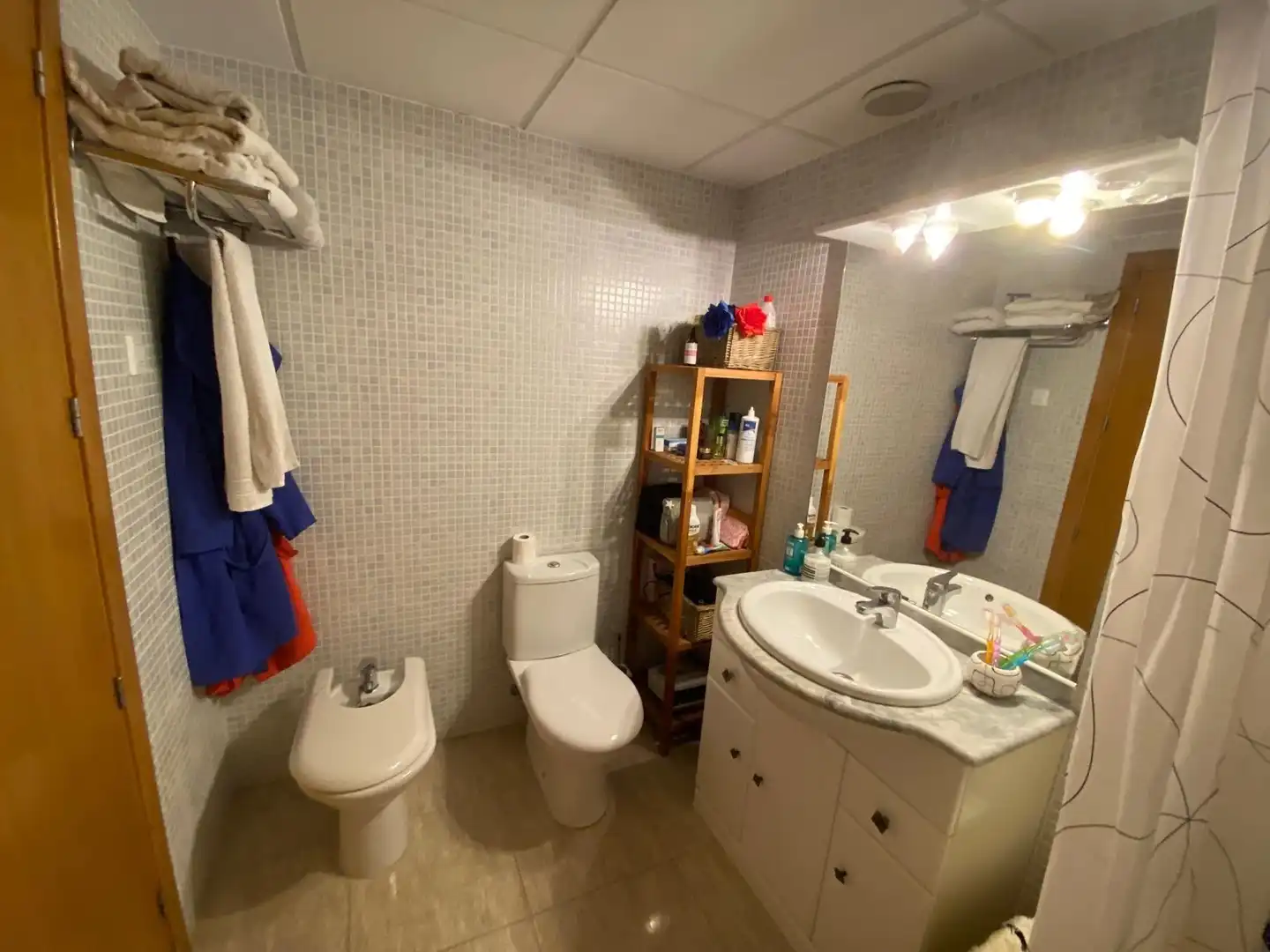 Badezimmer von Einfamilien-Reihenhaus zum Verkauf in Alcanar mit Klimaanlage, Privatgarten und Abstellraum