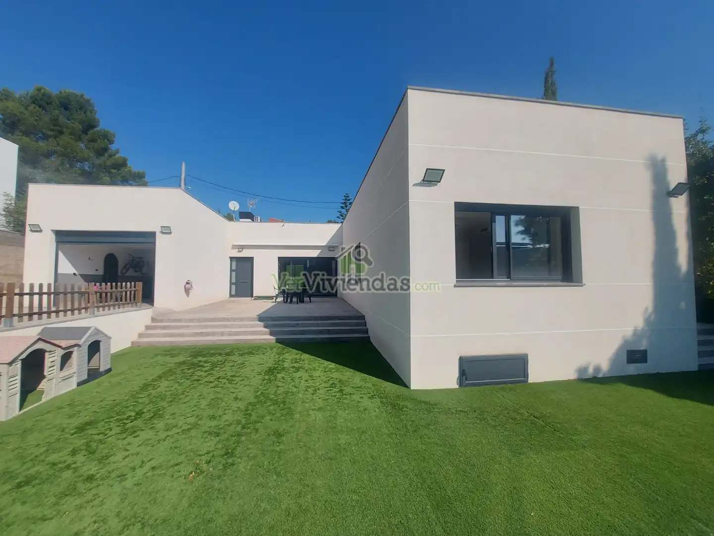 Außenansicht von Haus oder Chalet zum Verkauf in Pallejà mit Klimaanlage, Heizung und Privatgarten