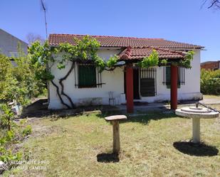 Vista exterior de Casa o xalet en venda en Traspinedo amb Jardí privat, Terrassa i Traster