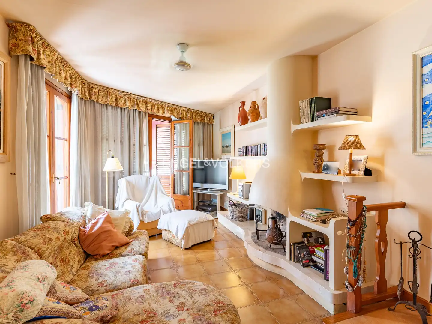 Sala de estar de Casa adosada en venta en Arenys de Mar con Aire acondicionado, Calefacción y Terraza