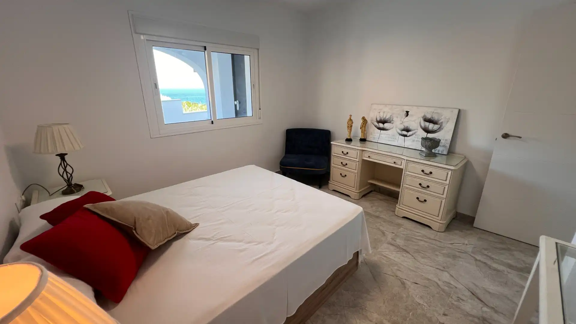 Dormitori de Casa o xalet en venda en Torrox amb Aire condicionat, Terrassa i Moblat