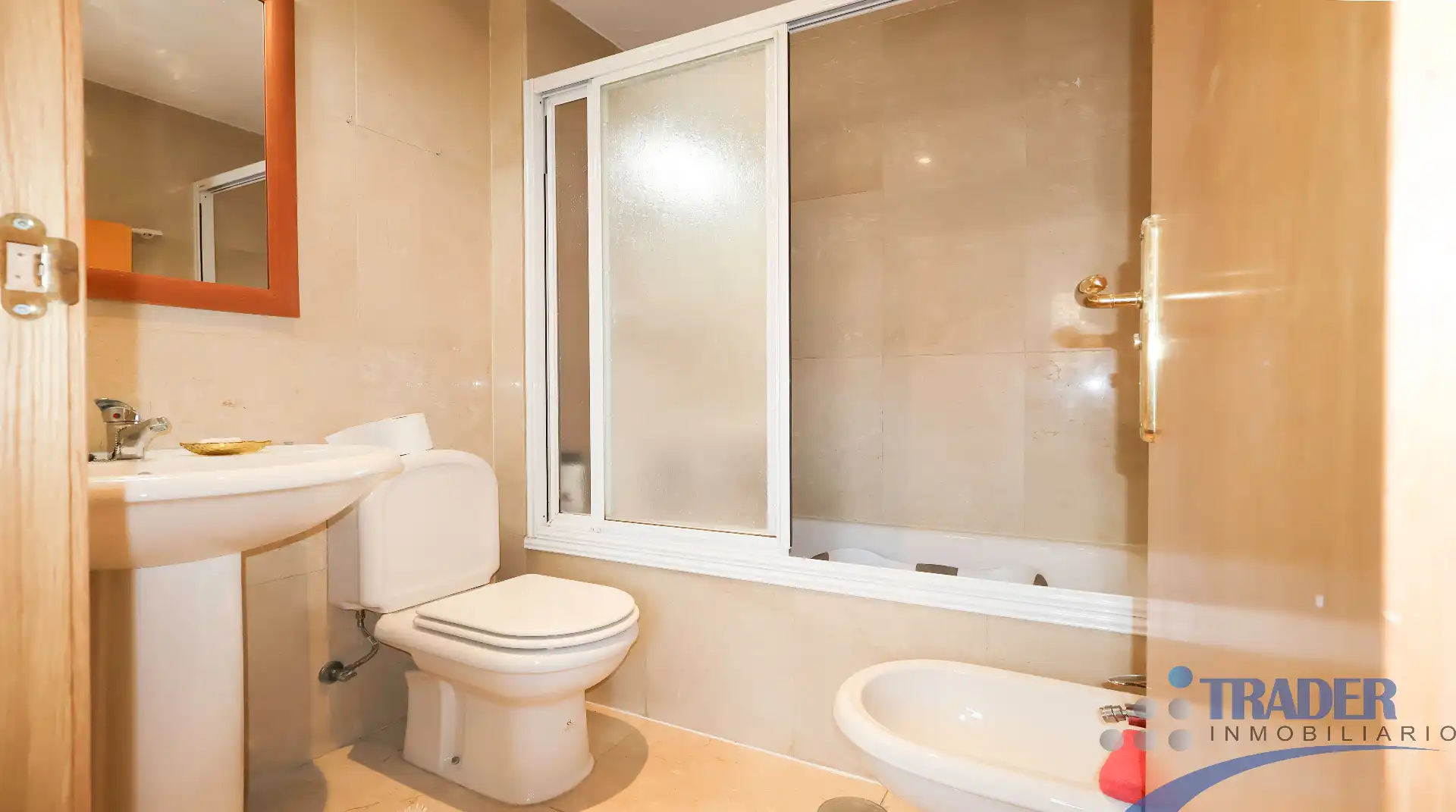 Baño de Piso en venta en Camarena con Jardín privado, Terraza y Trastero