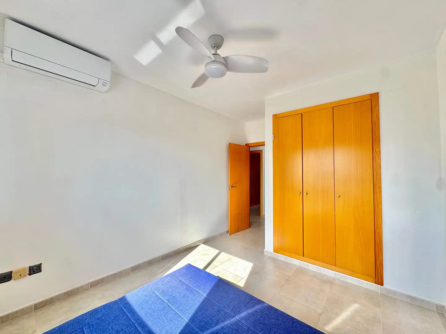 Habitación de Casa adosada en venta en Almoines con Aire acondicionado, Terraza y Balcón