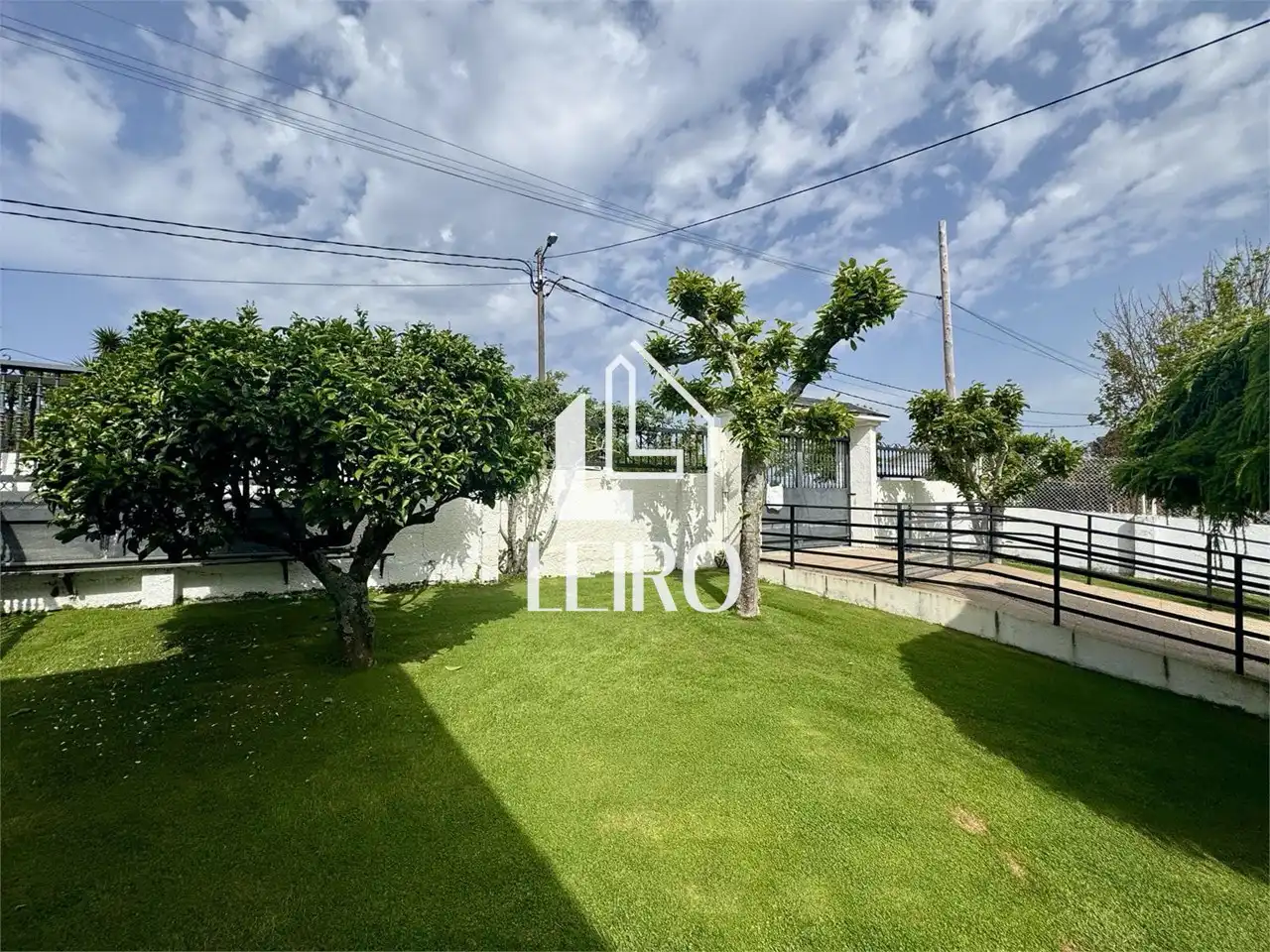 Vista exterior de Casa o chalet en venta en A Illa de Arousa  con Calefacción, Jardín privado y Parquet