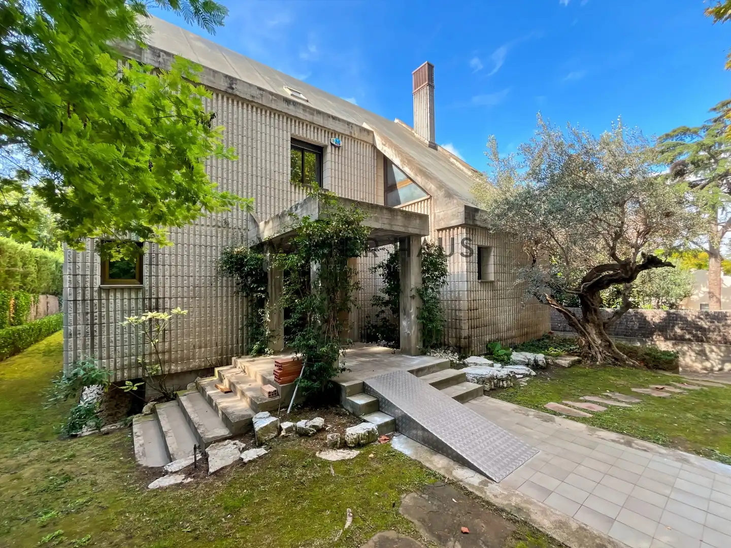 Houses for rent in Carrer d'Àngel Guimerà, L'Eixample