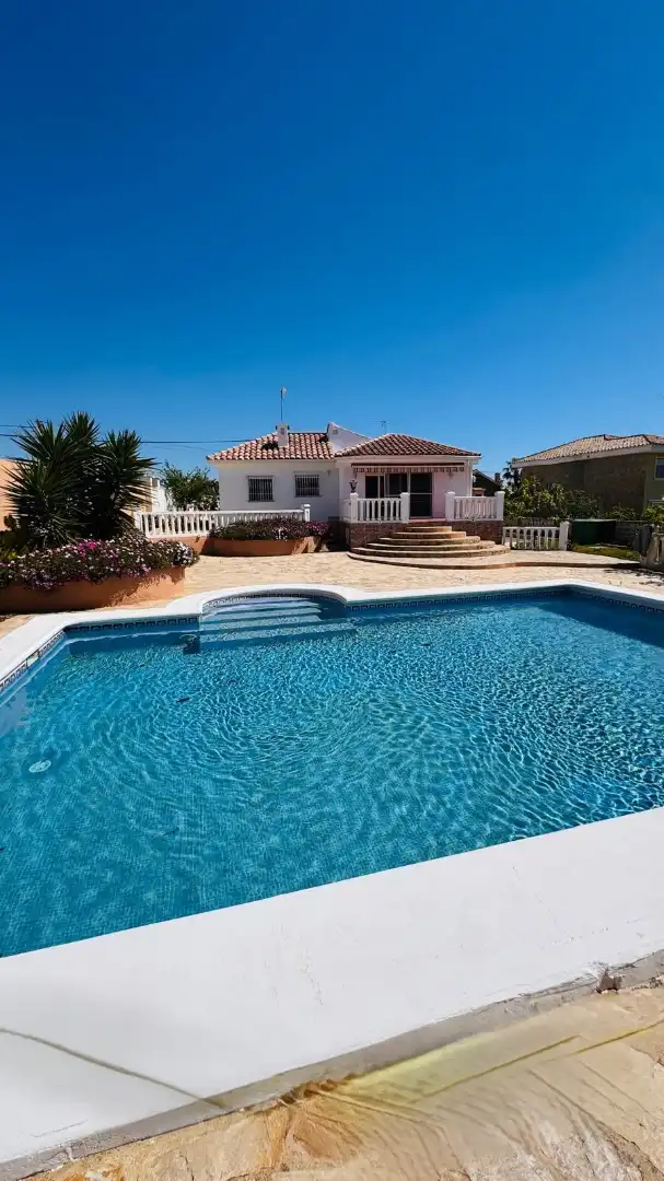 Piscina de Casa o xalet en venda en Vinaròs amb Aire condicionat, Calefacció i Jardí privat