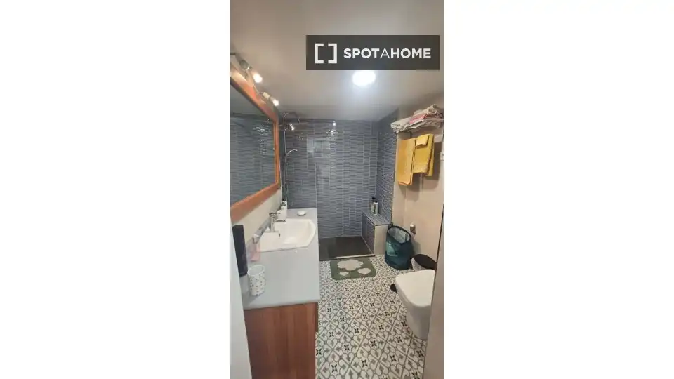 Badezimmer von Wohnung zur untervermieten in Málaga mit Klimaanlage, Terrasse und Möbliert