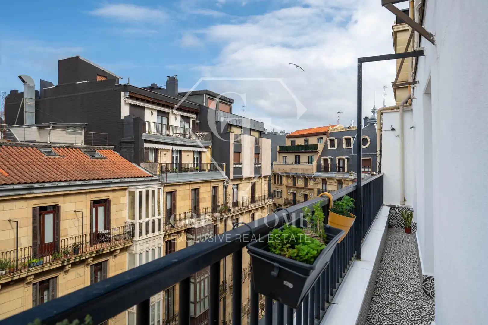 Terraza de Piso en venta en Donostia - San Sebastián  con Calefacción y Balcón