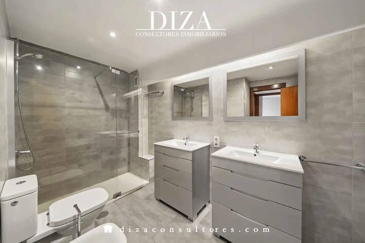Bathroom of Flat for sale in Madrid  with Air Conditioner, Heating and Terrace