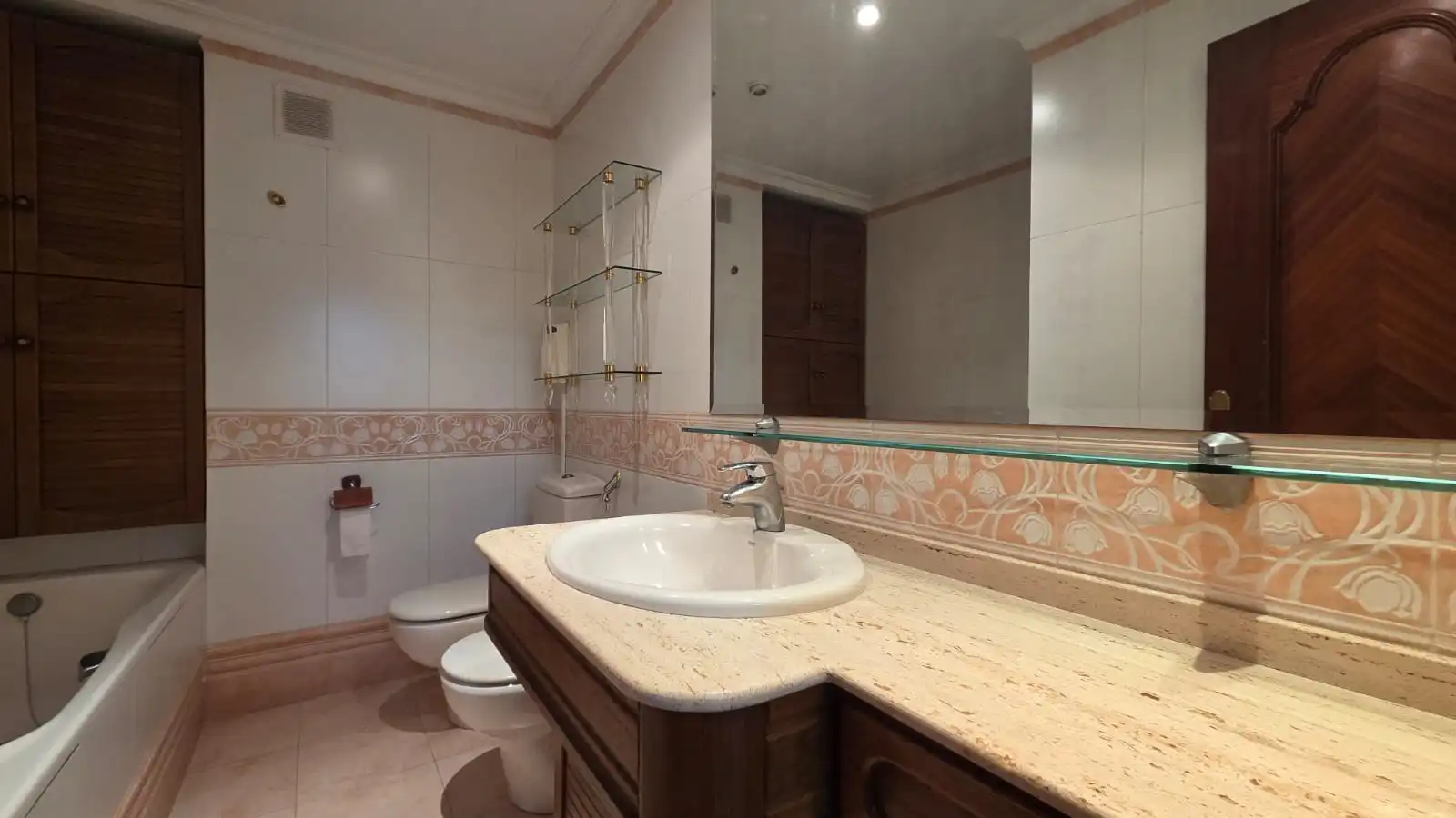Baño de Piso en venta en Elda con Aire acondicionado, Calefacción y Parquet