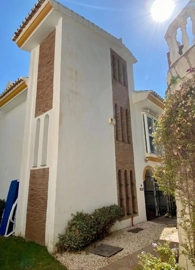 Vista exterior de Casa o xalet en venda en Mijas amb Piscina