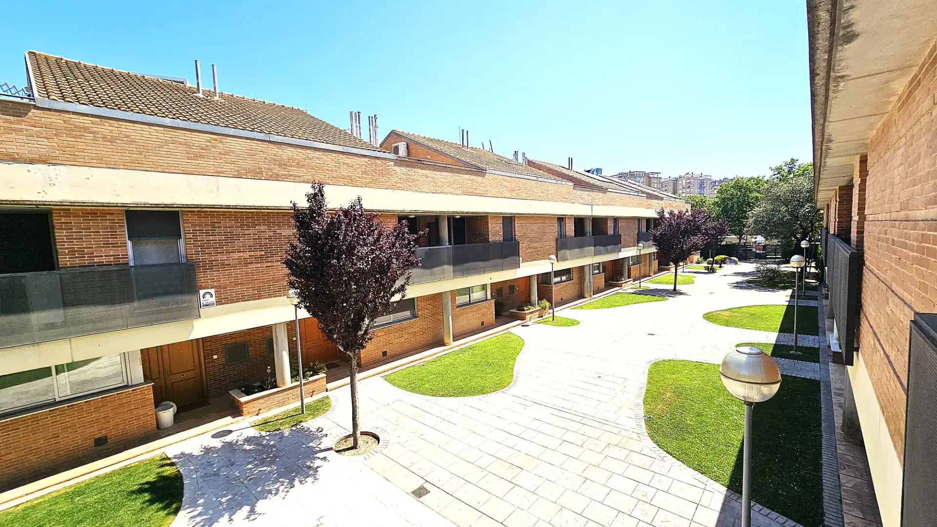 Vista exterior de Casa adosada en venta en Zaragoza con Aire acondicionado, Calefacción y Jardín privado