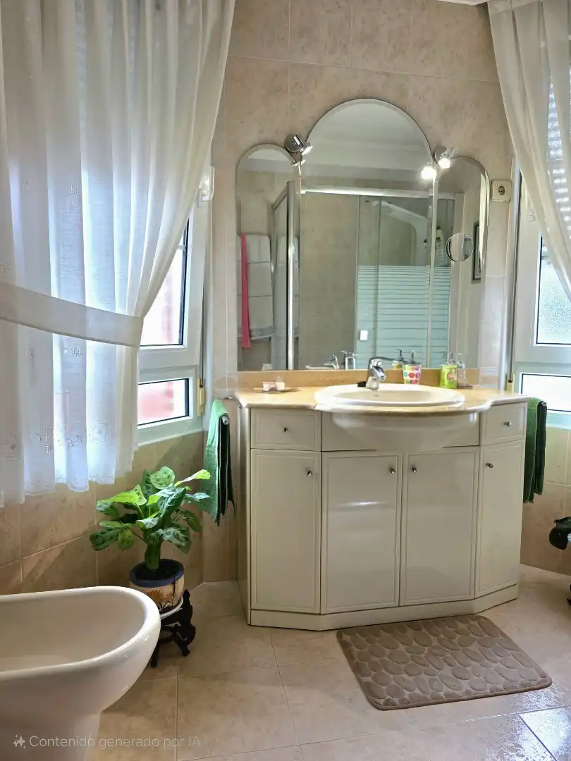 Baño de Casa adosada en venta en Castro-Urdiales con Calefacción, Jardín privado y Terraza
