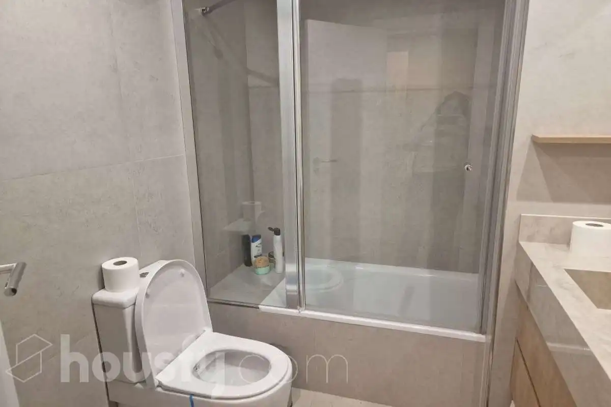 Bany de Pis de lloguer en Almería amb Aire condicionat, Calefacció i Terrassa