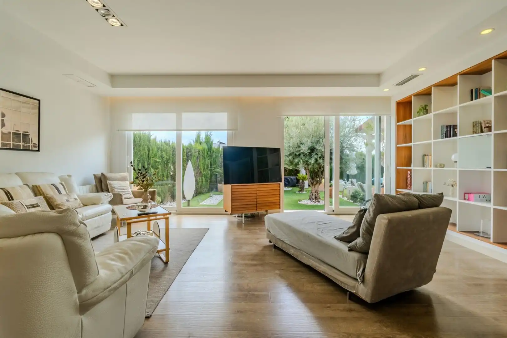 Detached house with pool for sale in Calle C. Olof Palme 10, imagen 9